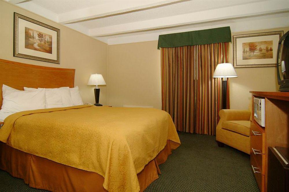 Quality Inn & Suites Near I-480 And I-29 Council Bluffs Eksteriør bilde