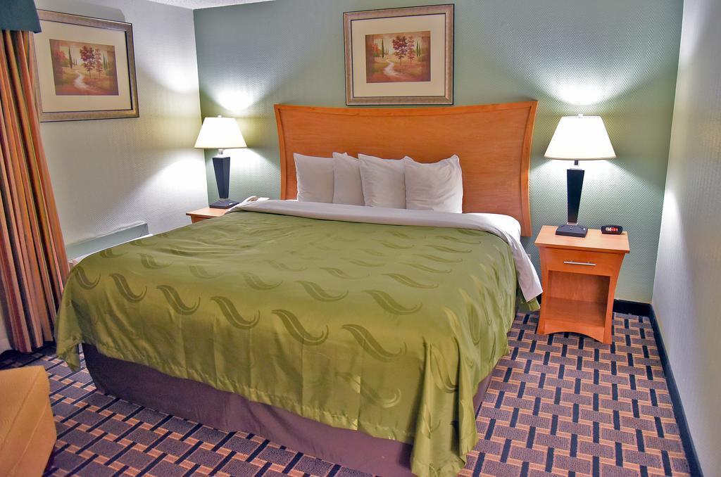 Quality Inn & Suites Near I-480 And I-29 Council Bluffs Eksteriør bilde