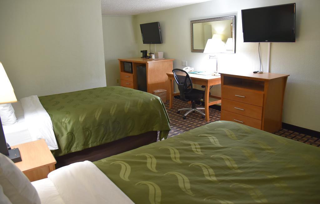 Quality Inn & Suites Near I-480 And I-29 Council Bluffs Eksteriør bilde