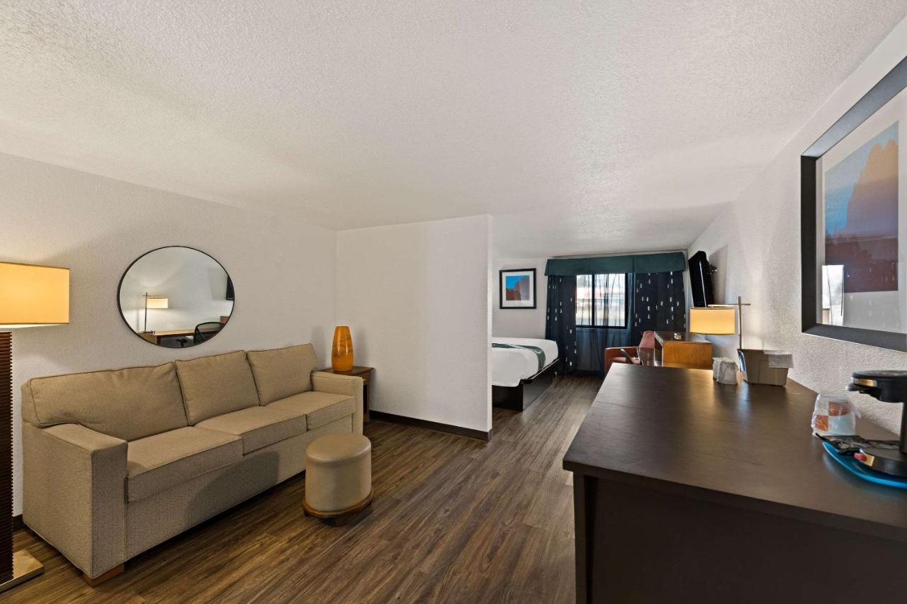 Quality Inn & Suites Near I-480 And I-29 Council Bluffs Eksteriør bilde