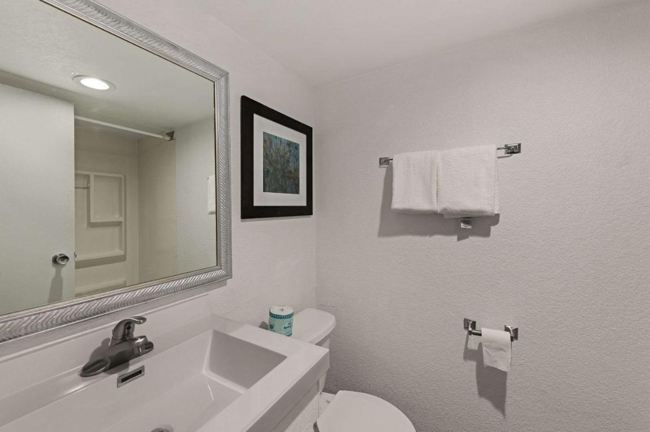 Quality Inn & Suites Near I-480 And I-29 Council Bluffs Eksteriør bilde