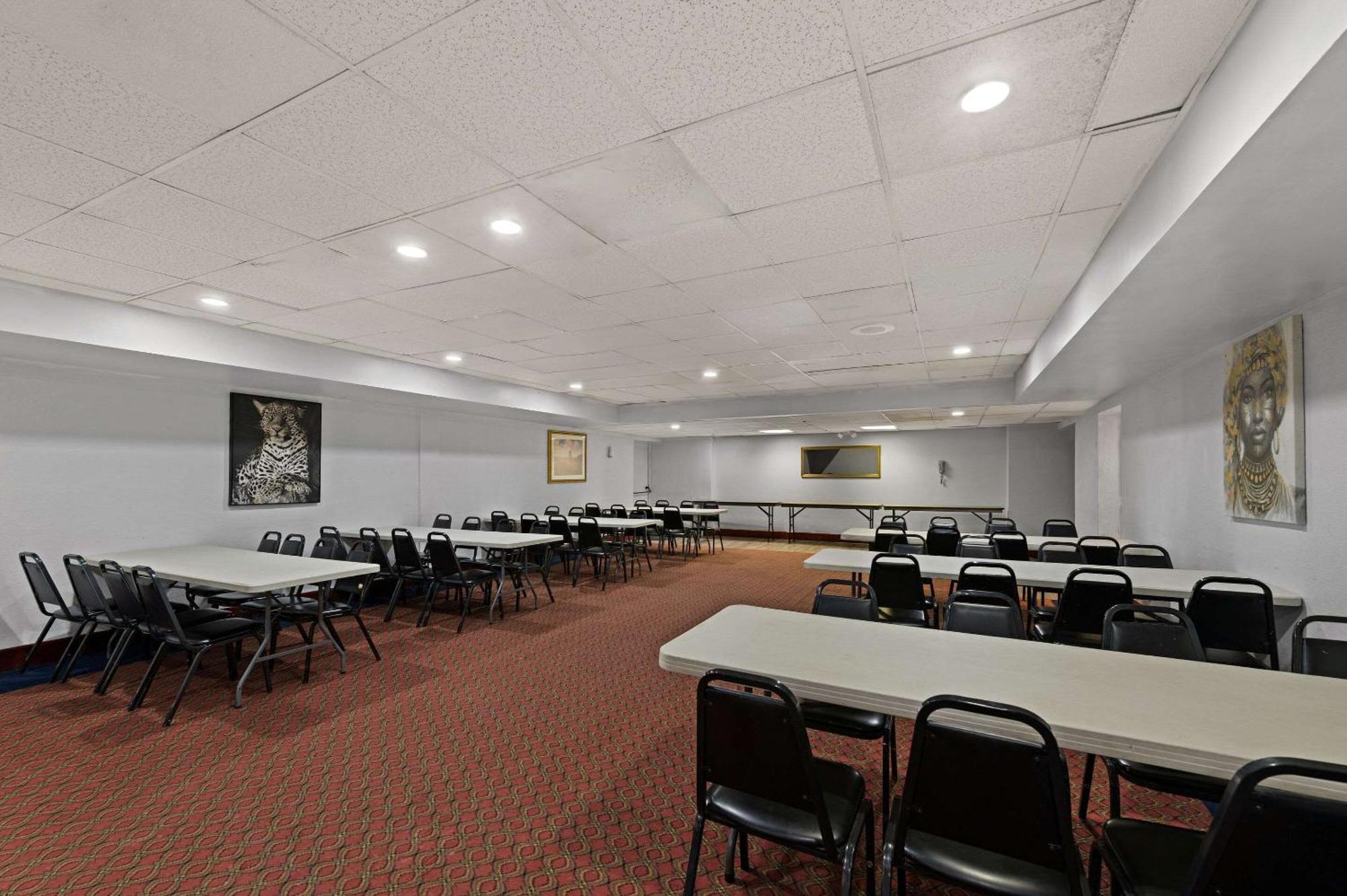 Quality Inn & Suites Near I-480 And I-29 Council Bluffs Eksteriør bilde