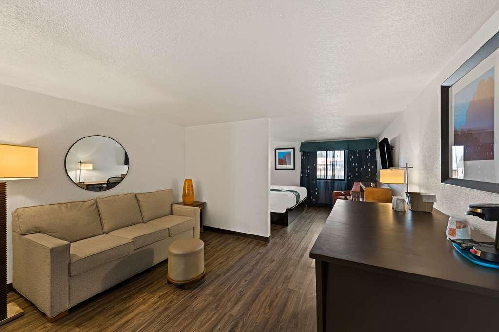 Quality Inn & Suites Near I-480 And I-29 Council Bluffs Rom bilde