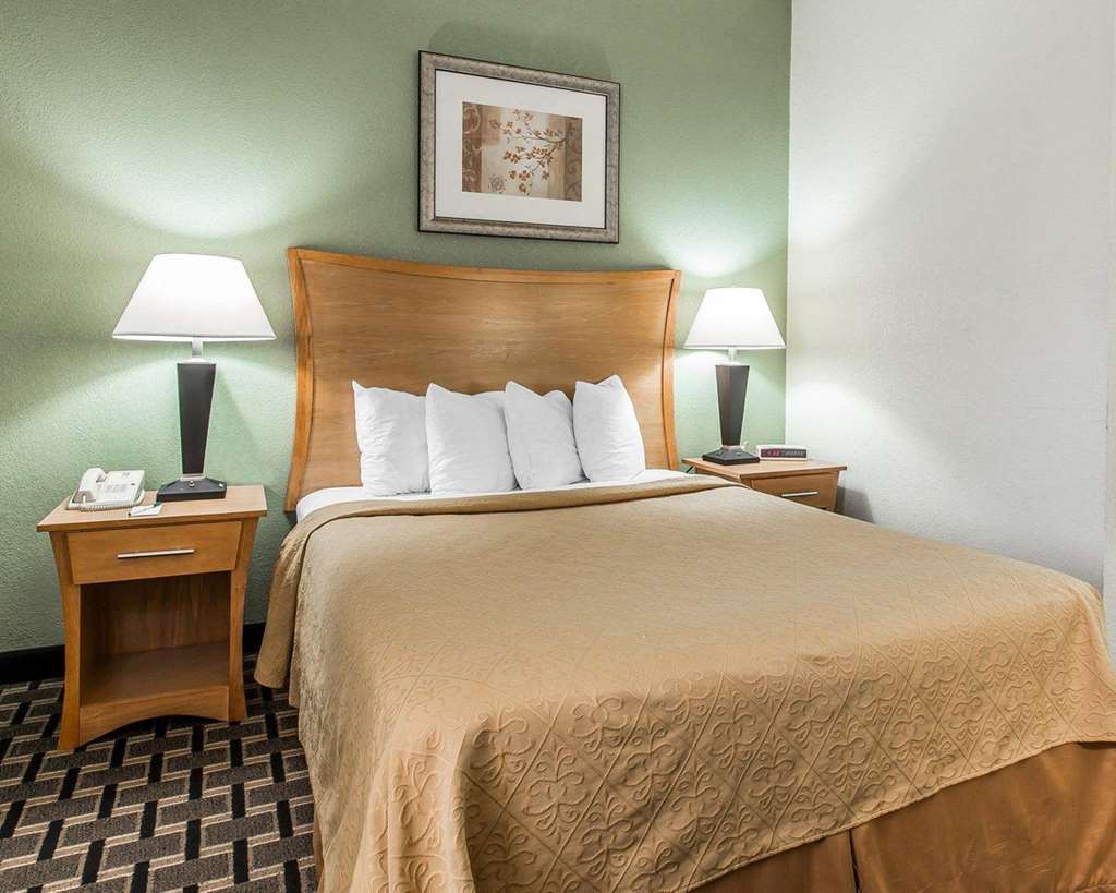 Quality Inn & Suites Near I-480 And I-29 Council Bluffs Rom bilde