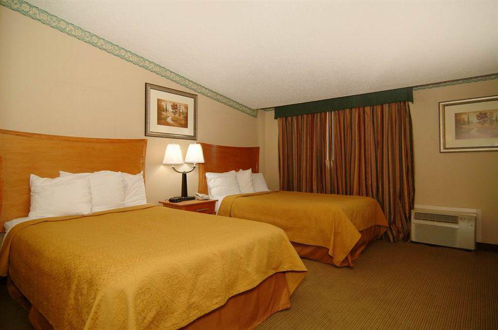 Quality Inn & Suites Near I-480 And I-29 Council Bluffs Eksteriør bilde